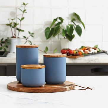 Ceramiczny pojemnik z bambusowym wieczkiem 13cm Stak Soft Matt Ladelle niebieski