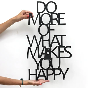 Napis 3D na ścianę DekoSign DO MORE OF WHAT MAKES YOU HAPPY czarny