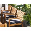 Zestaw 8 krzeseł ogrodowych drewnianych z poduszkami niebiesko-białymi SASSARI